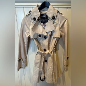 GREEN WITH ENVY Ladies Women’s Size Small Cream Button Down Short Trench…